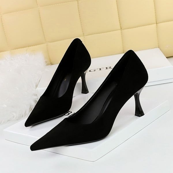 Wine glass with high heels and shallow mouthed pointed velvet surface