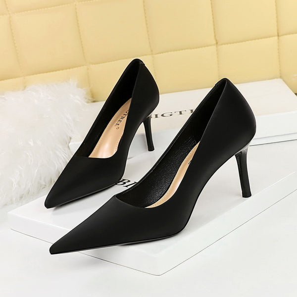 Versatile yet minimalist, slim heels, high heels, shallow mouth, pointed toe