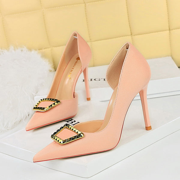 Hollow metal rivets on the tip side of nightclub high heels