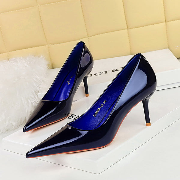 Versatile patent leather with thin heels and shallow pointed tips