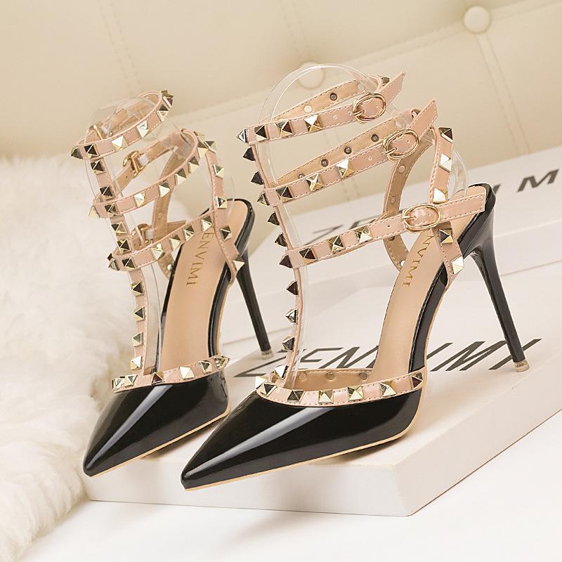 Metal stud decoration with fashionable buckle design. Tory Burch Sandals Summer Sandals Sandals Sandals Resort's Best Choice, Black