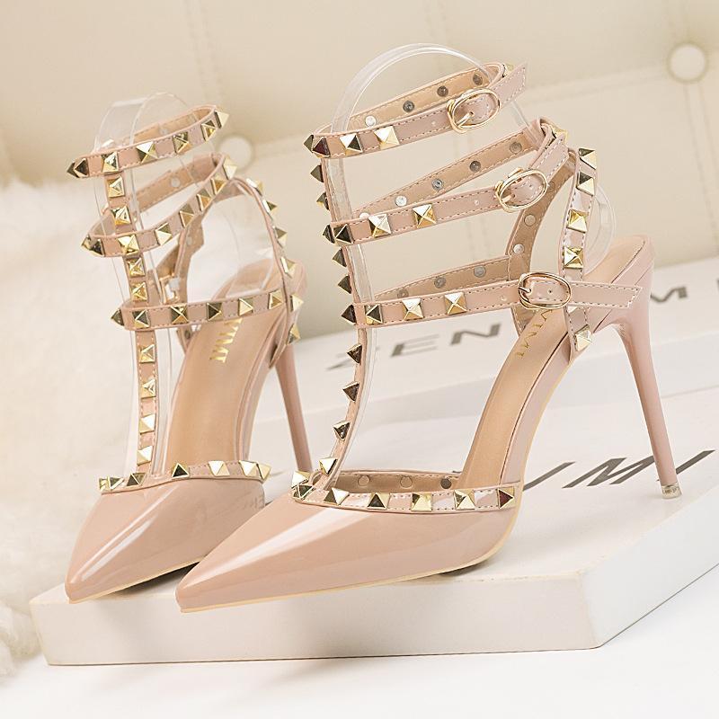 Metal stud decoration with fashionable buckle design. Tory Burch Sandals Summer Sandals Sandals Sandals Resort's Best Choice