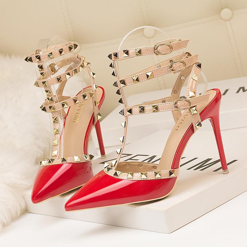 Metal stud decoration with fashionable buckle design. Tory Burch Sandals Summer Sandals Sandals Sandals Resort's Best Choice